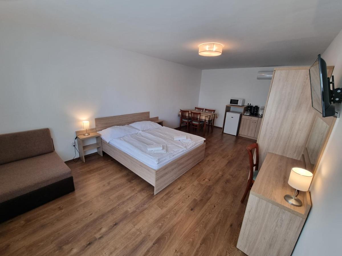 Adam Apartmanhaz Siofok Exterior photo