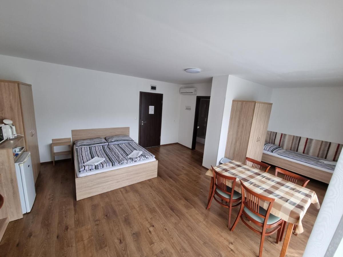 Adam Apartmanhaz Siofok Room photo