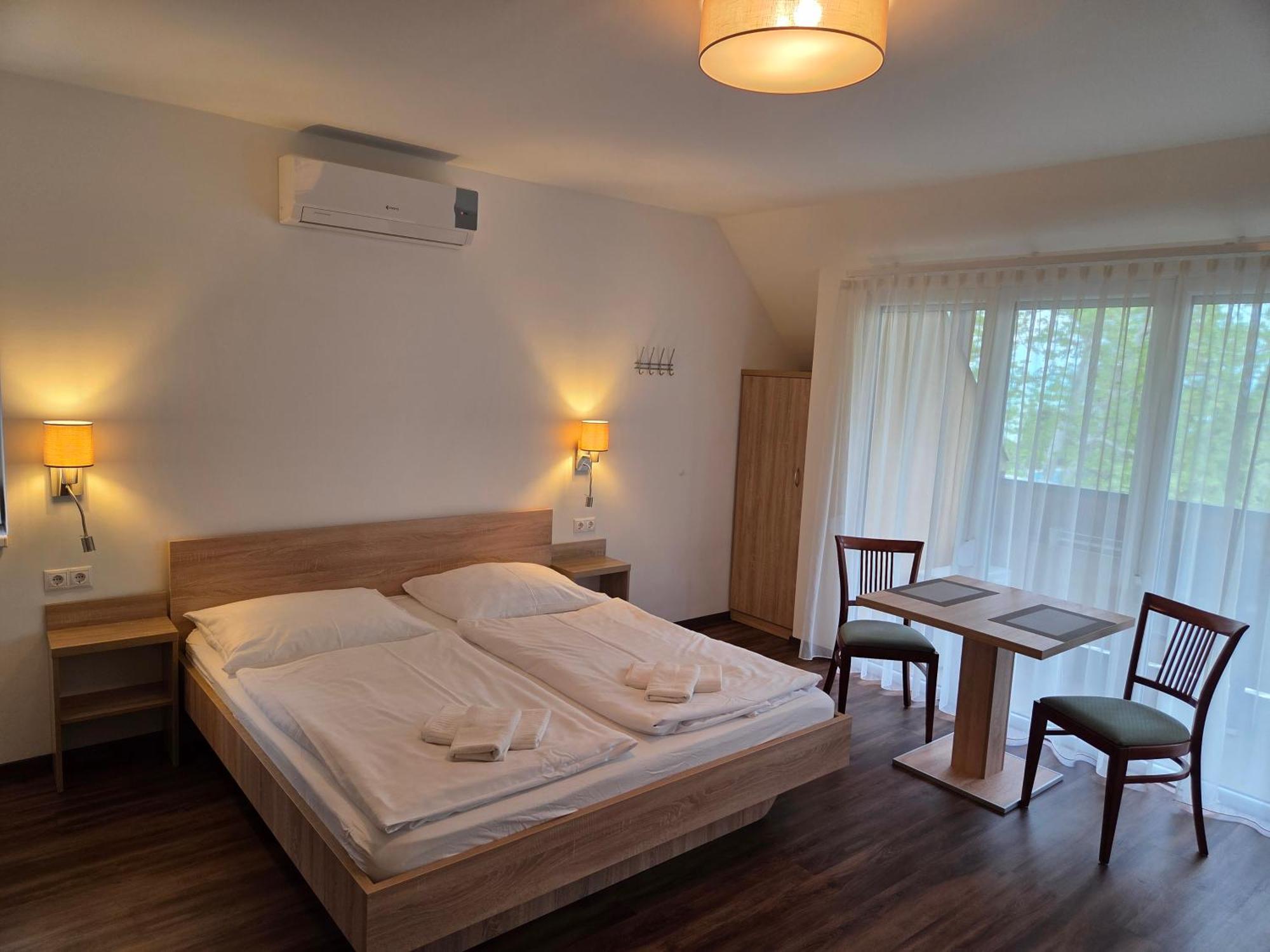 Adam Apartmanhaz Siofok Exterior photo