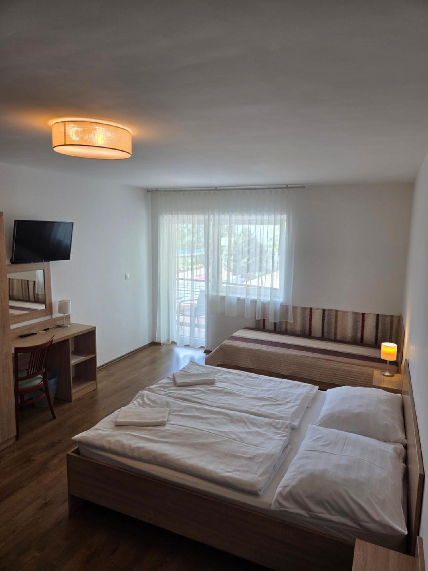 Adam Apartmanhaz Siofok Exterior photo